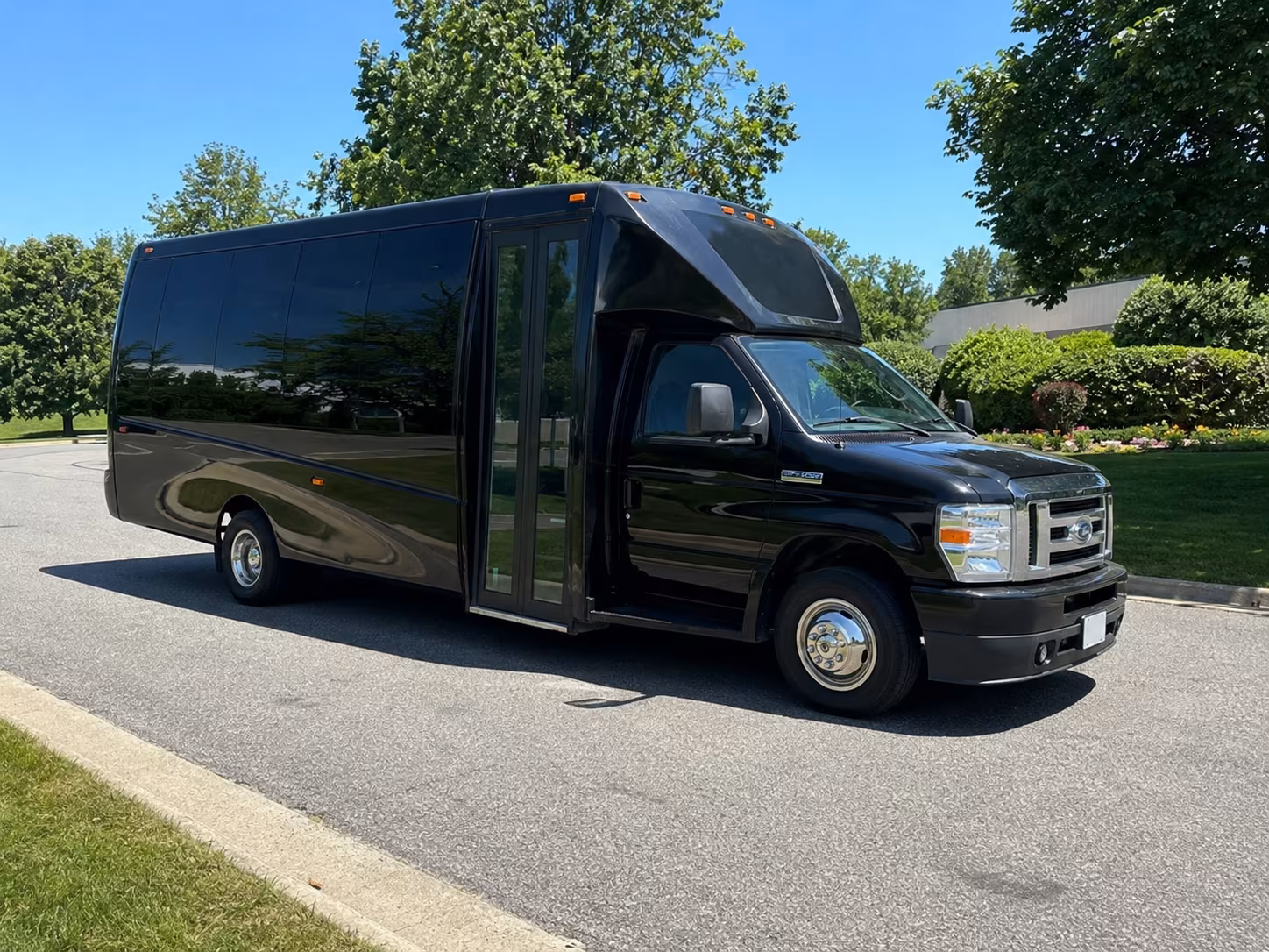 affordable knoxville prom party bus prices split across your group