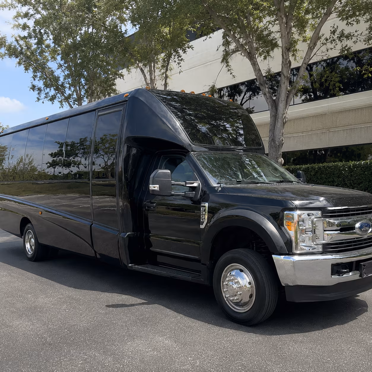 bachelor and bachelorette party buses in knoxville