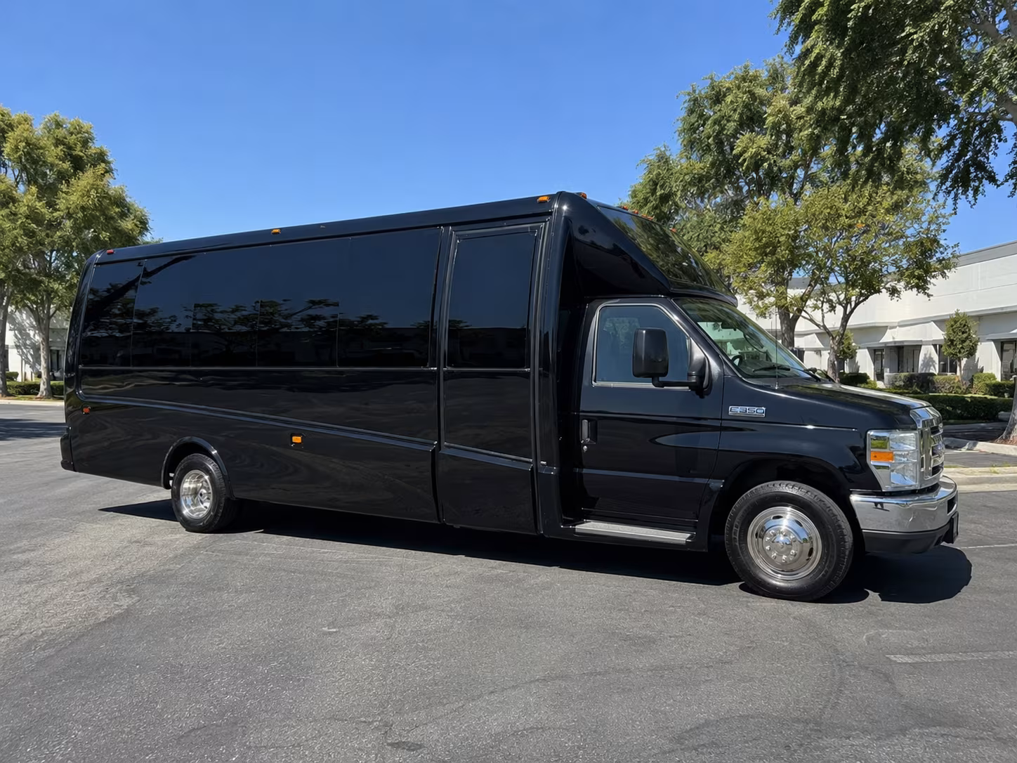 knoxville corporate retreat shuttle bus rentals